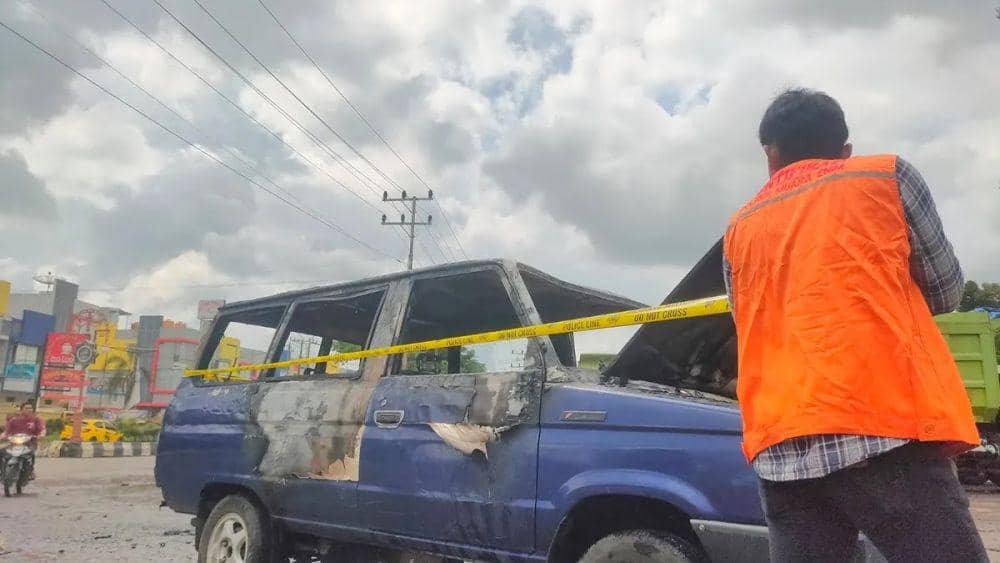 Mobil Kijang Berisi Jerigen BBM Terbakar di SPBU Muara Enim