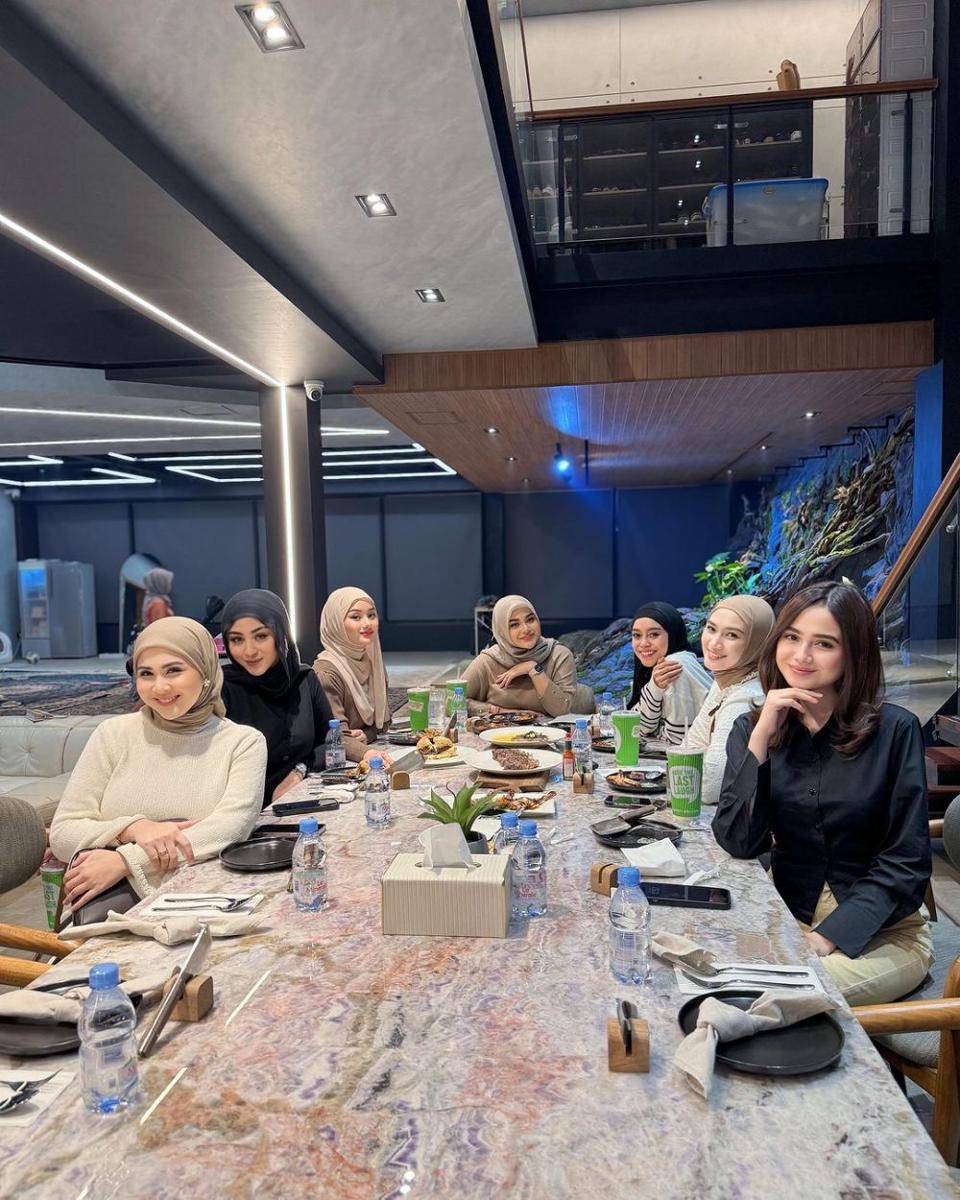 potret geng Mamayu kumpul arisan sekaligus halal bihalal (instagram.com/lestikejora)