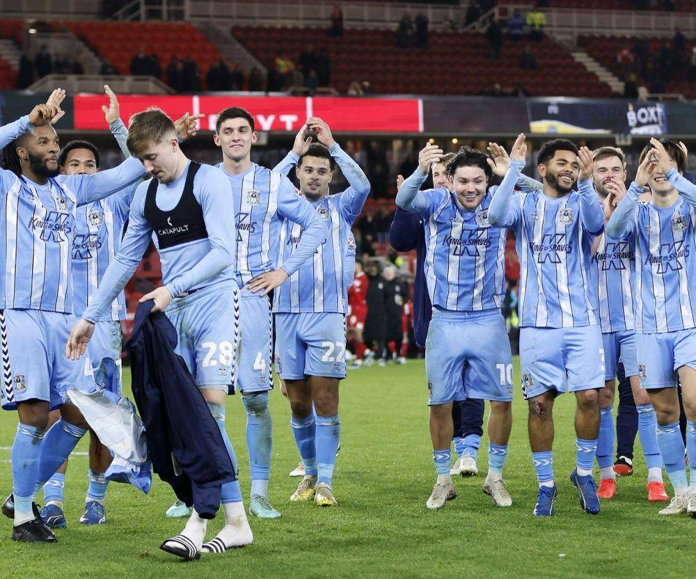 Pemain Coventry City saat menyapa pendukungnya. (instagram.com/coventrycityfcofficial)