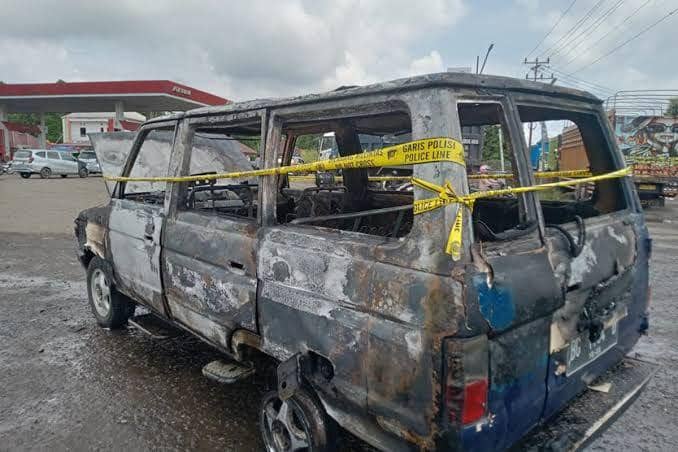 (Mobil Kijang berisi jerigen BBM terbakar di SPBU Muara Enim) IDN Times/istimewa