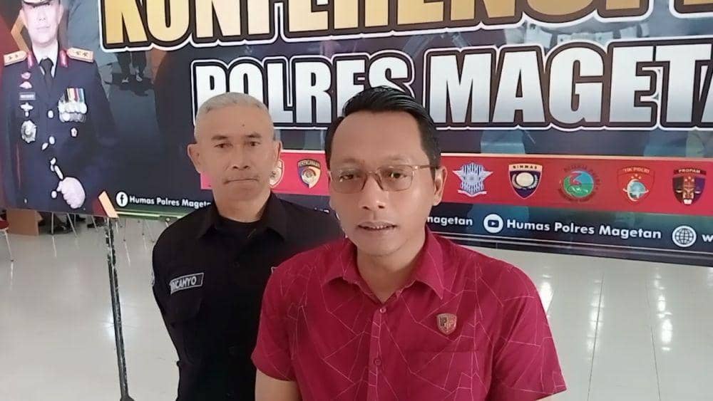 Aipda Totok Kanit PPA didampingi Kompol Budi Kuncahyo Kasi Humas Polres Magetan saat memberikan keterangan kepada wartawan. IDN Times/ Riyanto