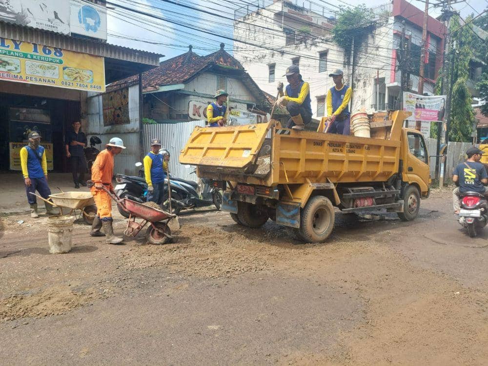 Pprot Jalan Rusak di Palembang Langsung Diperbaiki Usai Video Prot | IDN ...