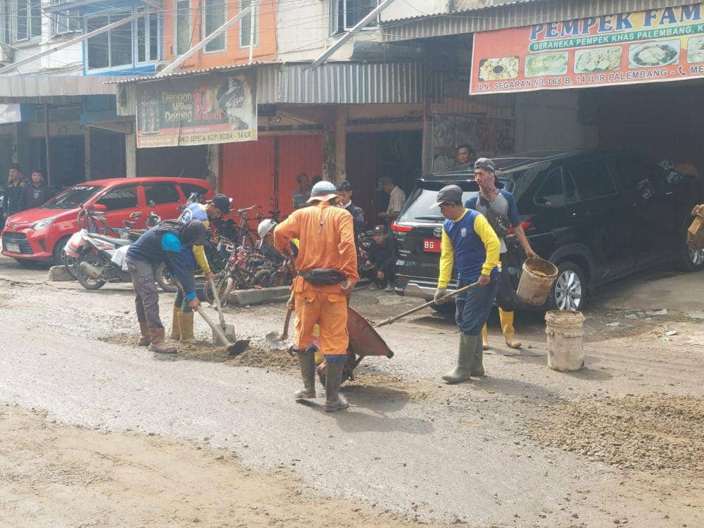 Pprot Jalan Rusak di Palembang Langsung Diperbaiki Usai Video Prot | IDN ...