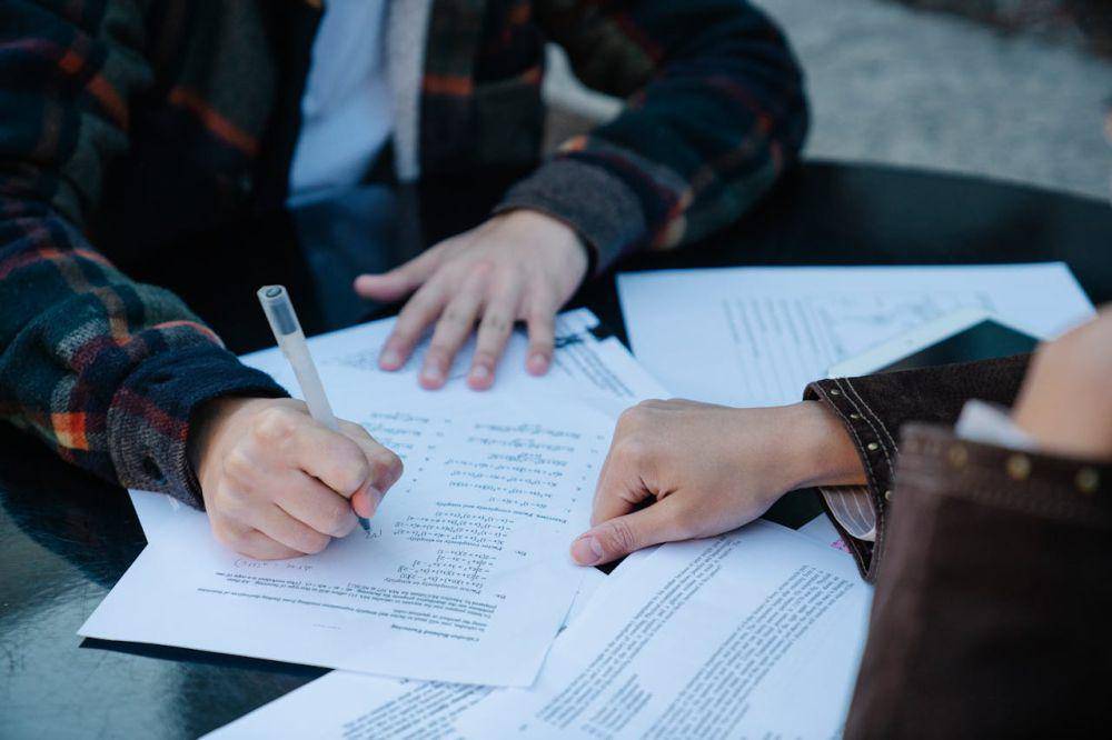 Contoh soal dan jawaban BEP (Pexels.com/George Pak)