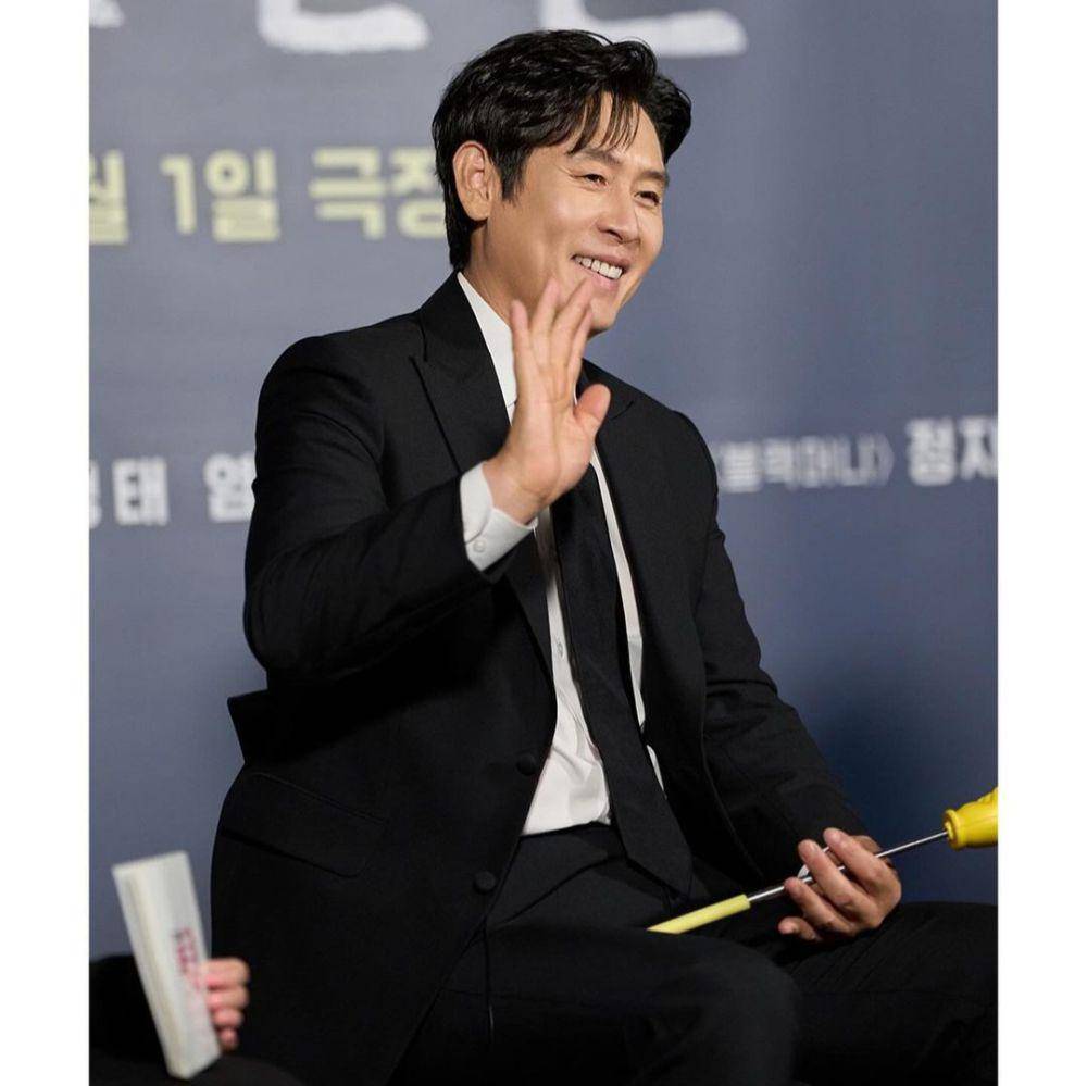 Sol Kyung Gu (instagram.com/cjes.tagram)