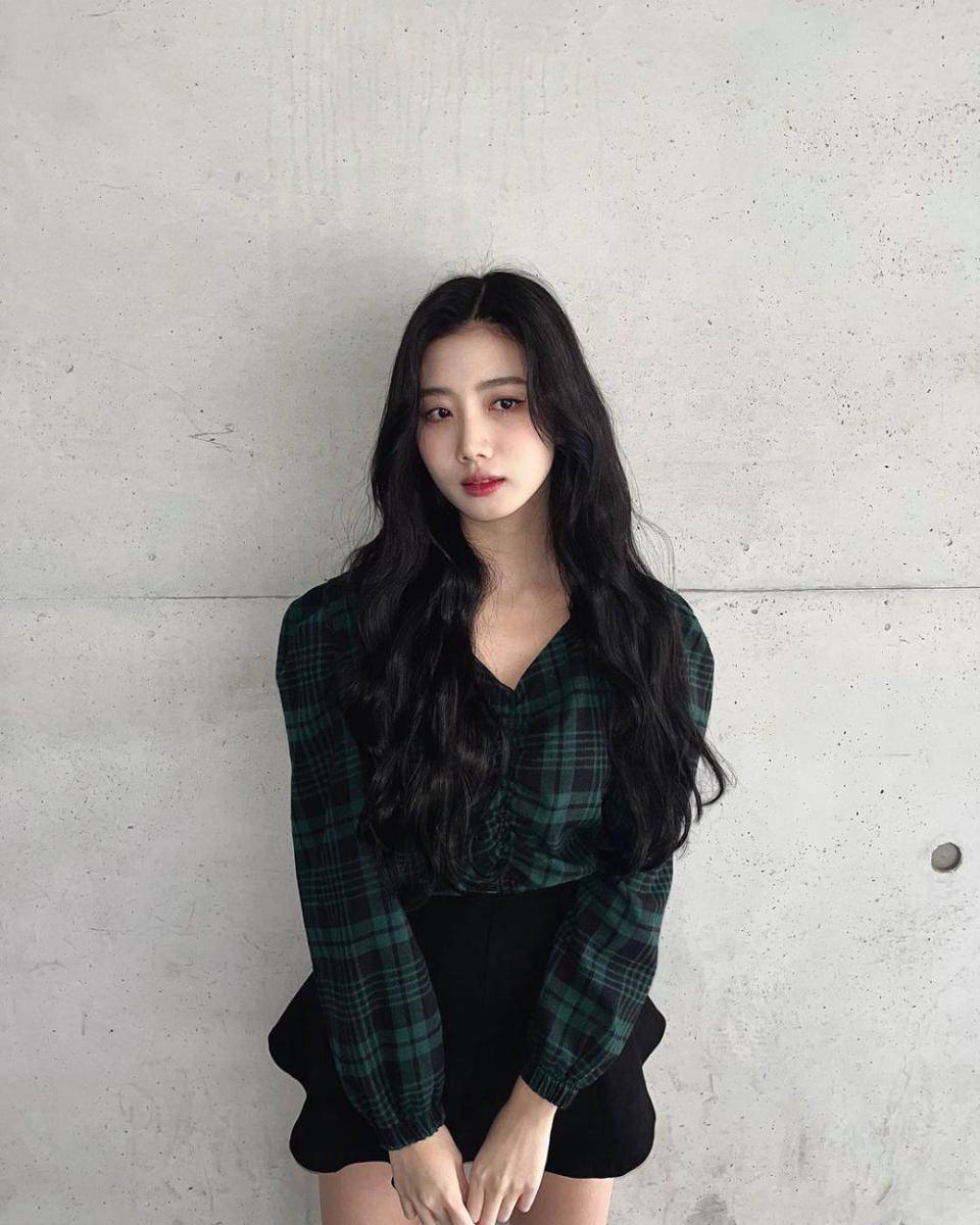 Yuju (instagram.com/uzoo_c)