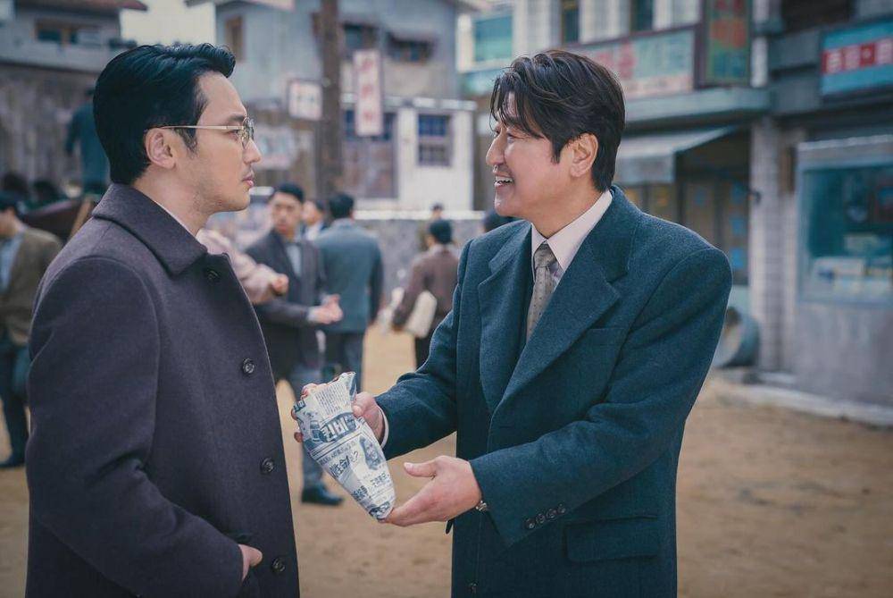 cuplikan Byun Yo Han dan Song Kang Ho di drakor Uncle Samsik (dok. Disney+ Korea/Uncle Samsik)