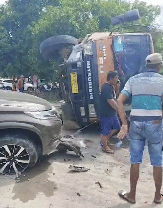 Tangkapan layar rekaman video tabrakan beruntun di Sidrap, Sulawesi Selatan, Selasa (23/4/2024)/Istimewa