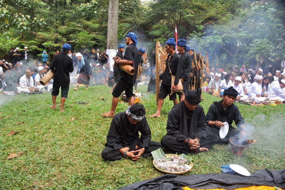 Tradisi Ngertakeun Bumi Lamba. (kemenparekraf.go.id)