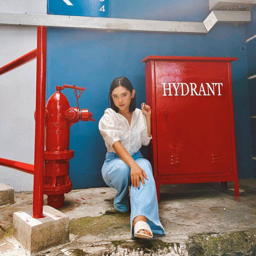 ide mix and match celana jeans ala Ziva Magnolya (instagram.com/zivamagnolya)