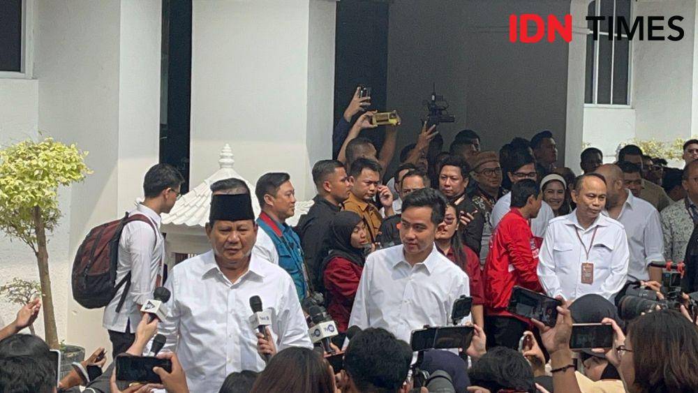 Prabowo Subianto-Gibran Rakabuming Raka tiba di KPU jelang pengumuman pemenang Pilpres 2024 (IDN Times / Aryodamar)