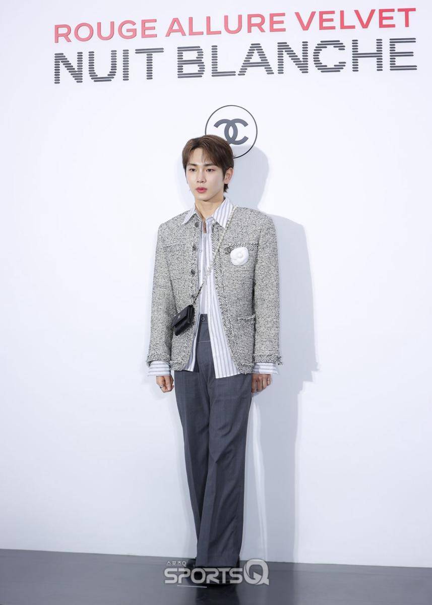 potret Key SHINee di CHANEL event (twitter.com/sportsqnews)