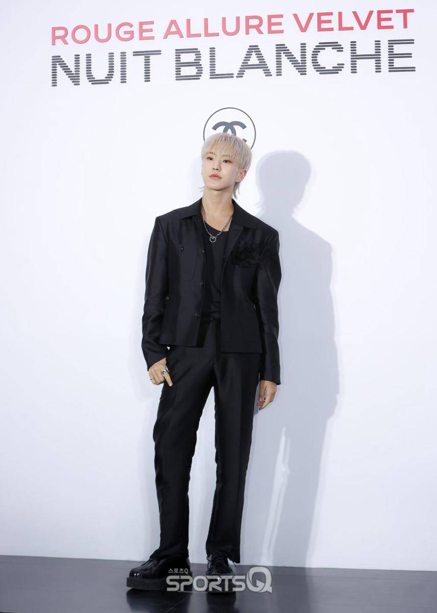potret Hoshi SEVENTEEN di CHANEL event (twitter.com/sportsqnews)