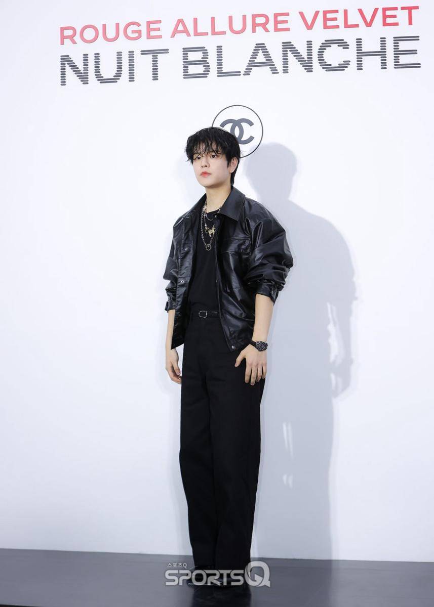potret Seungmin Stray Kids di CHANEL event (twitter.com/sportsqnews)