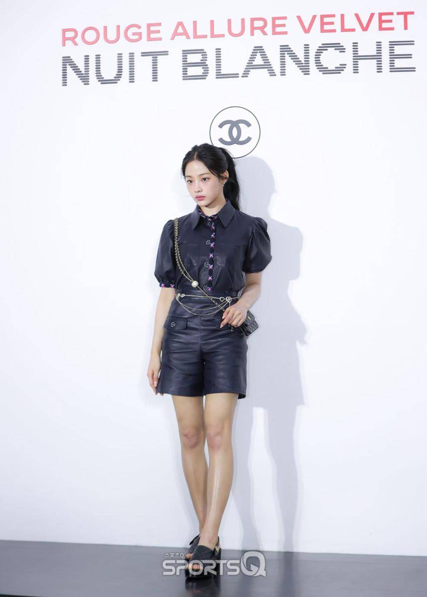 potret Minji NewJeans di CHANEL event (twitter.com/sportsqnews)