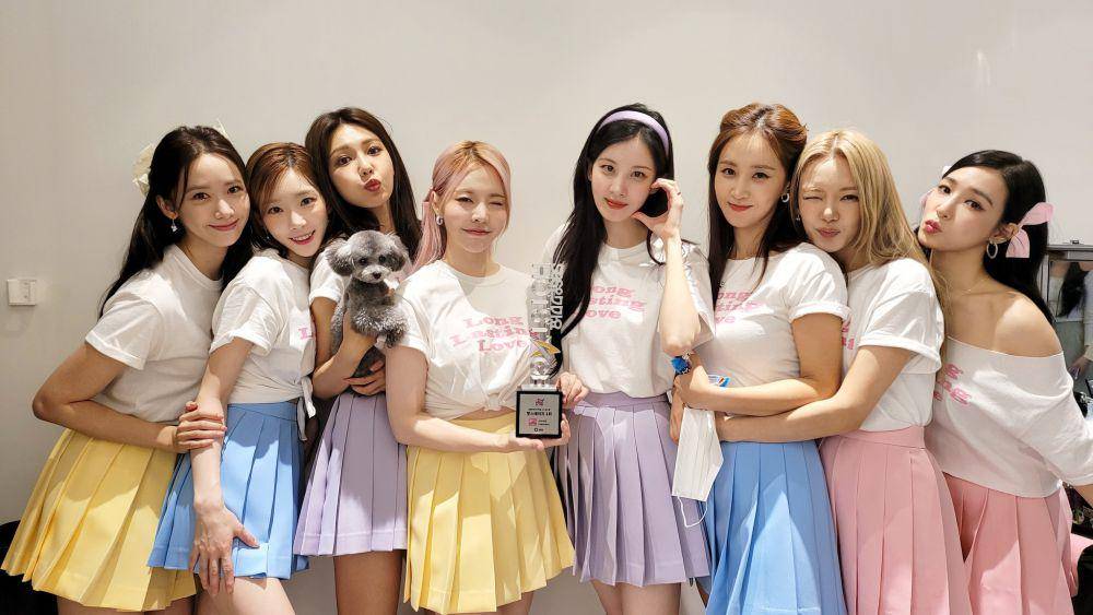 SNSD (facebook.com/girlsgeneration)