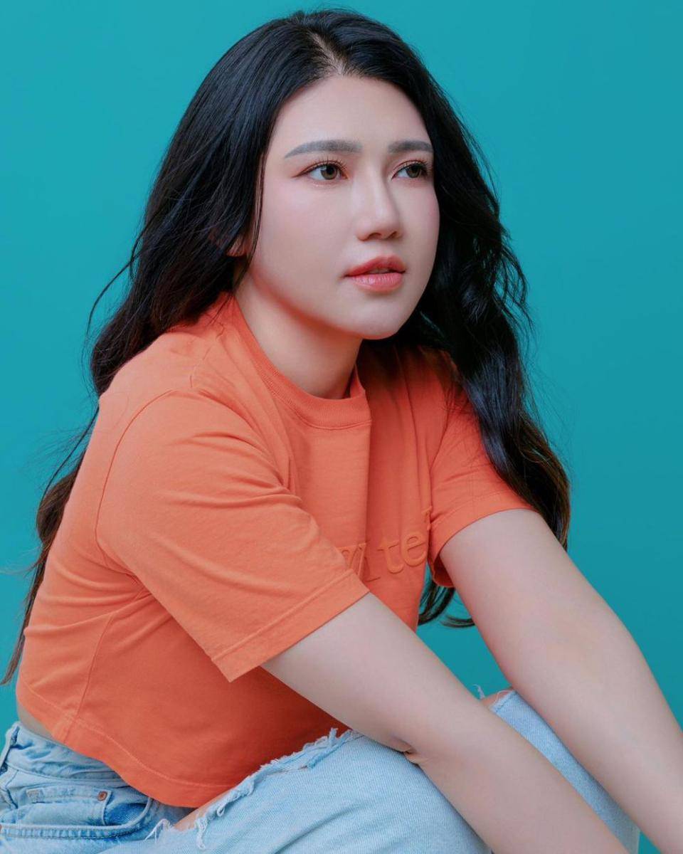 makeup natural ala Via Vallen (instagram.com/viavallen)