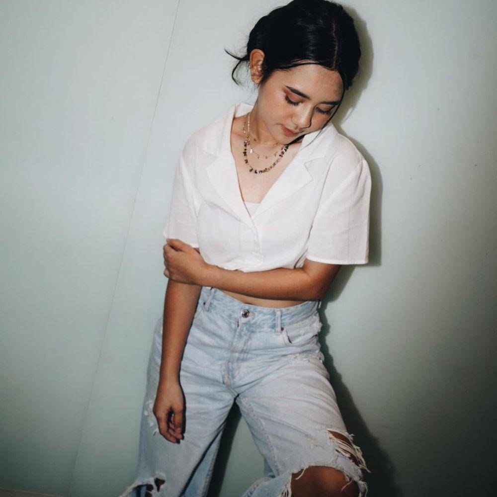 ide mix and match celana jeans ala Ziva Magnolya (instagram.com/zivamagnolya)