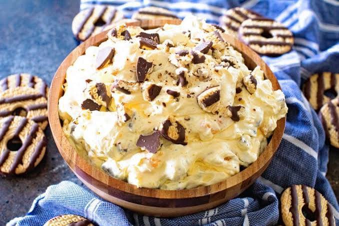 cookie salad (YouTube.com/Julie’s Eats and Treats)