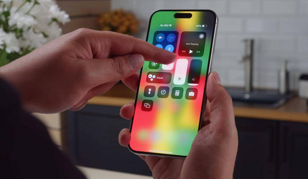 potret Apple iPhone 15 Pro Max (dok. Youtube.com/GSMArena Official)