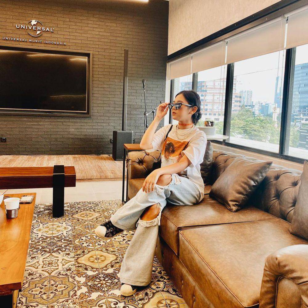 ide mix and match celana jeans ala Ziva Magnolya (instagram.com/zivamagnolya)