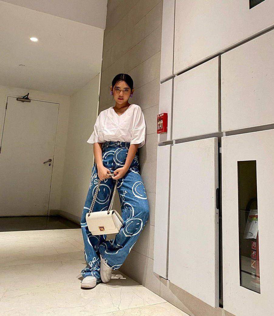 ide mix and match celana jeans ala Ziva Magnolya (instagram.com/zivamagnolya)