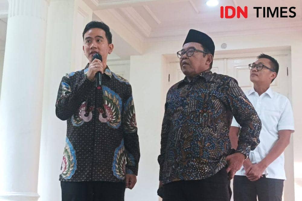 Wakil Presiden terpilih, Gibran Rakabuming Raka menemui Wakil Presiden (Wapres) K.H. Ma'ruf Amin di rumah dinas Jakarta Pusat, Rabu (24/4/2024). (IDN Times/Dini Suciatiningrum)