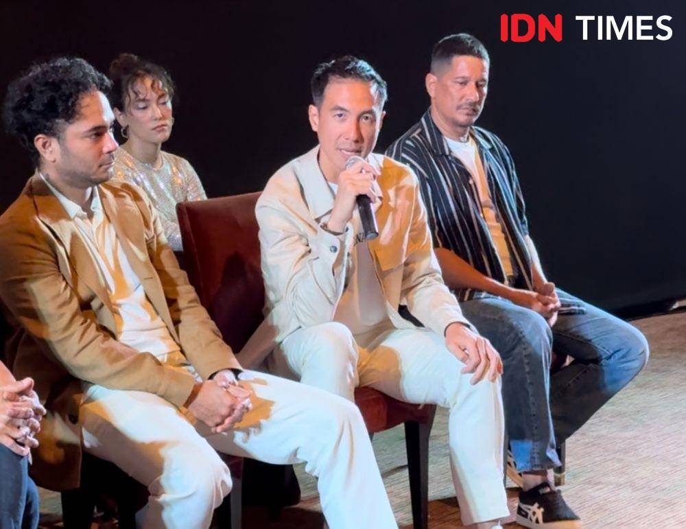 para cast dan tim produksi Glenn Fredly The Movie di konferensi pers pada Rabu (24/4/2024) (dok. IDN Times/Elizabeth Chiquita)