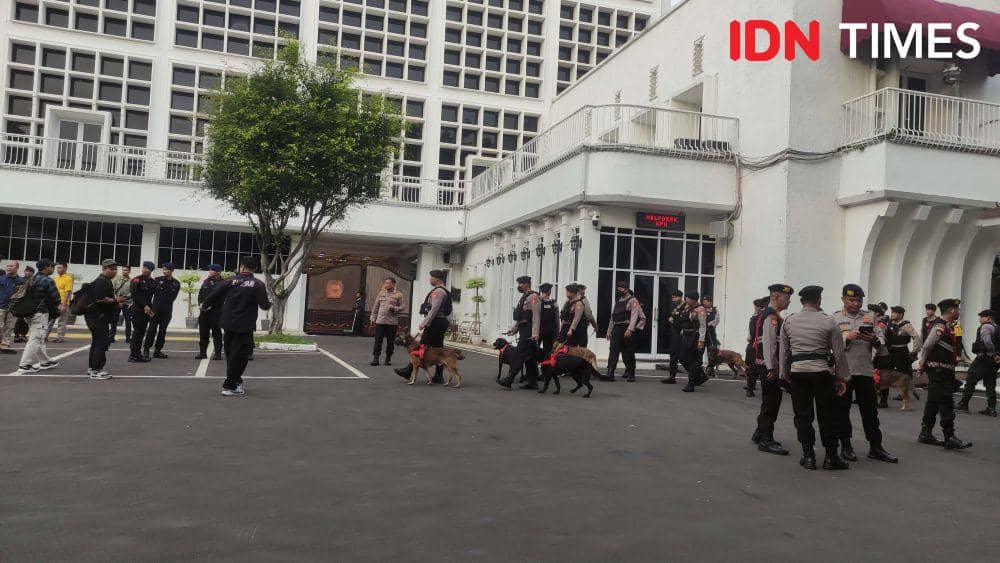 KPU Dijaga Ketat Jelang Penetapan Prabowo-Gibran, Ada Anjing Pelacak