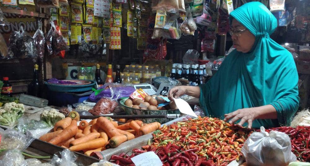 Aktivitas jual beli di Pasar Caruban Baru Madiun. IDN Times/ Riyanto