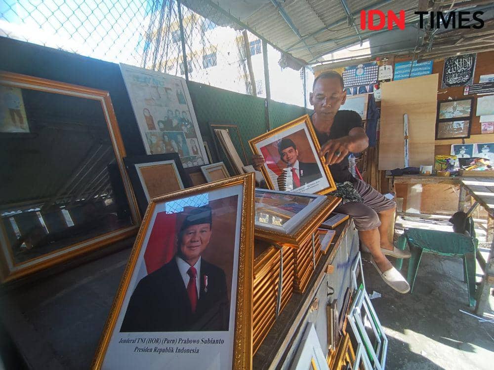 Sah Terpilih! Foto Prabowo-Gibran Hiasi Kios Pigura di Bandar Lampung
