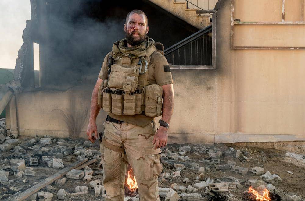 Henry Cavill dalam film Sand Castle (dok. Netflix/Sand Castle)