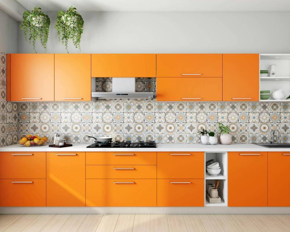 ilustrasi kabin dapur berwarna orange dengan latar dinding abu-abu (pexels.com/Houzlook .com)