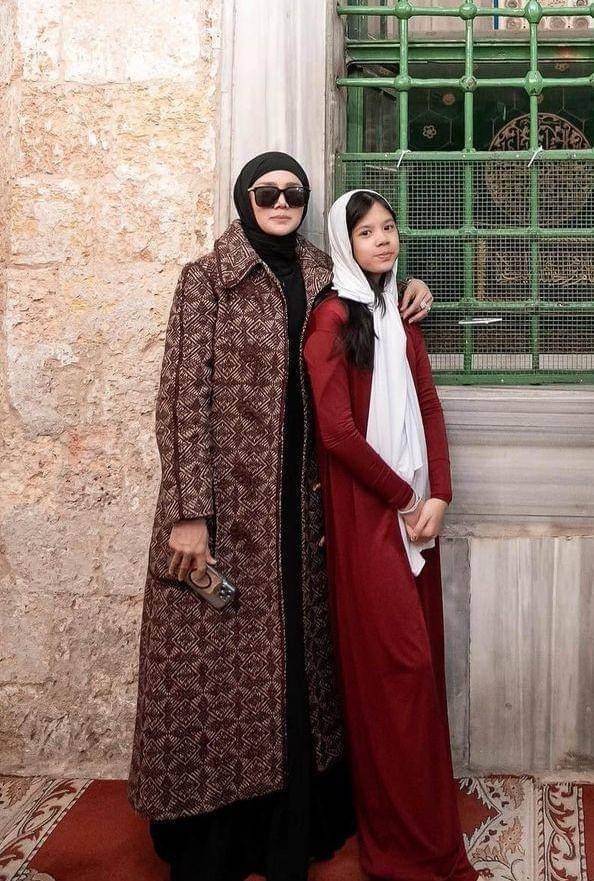 Safeea Ahmad (instagram.com/shafeeamd_)