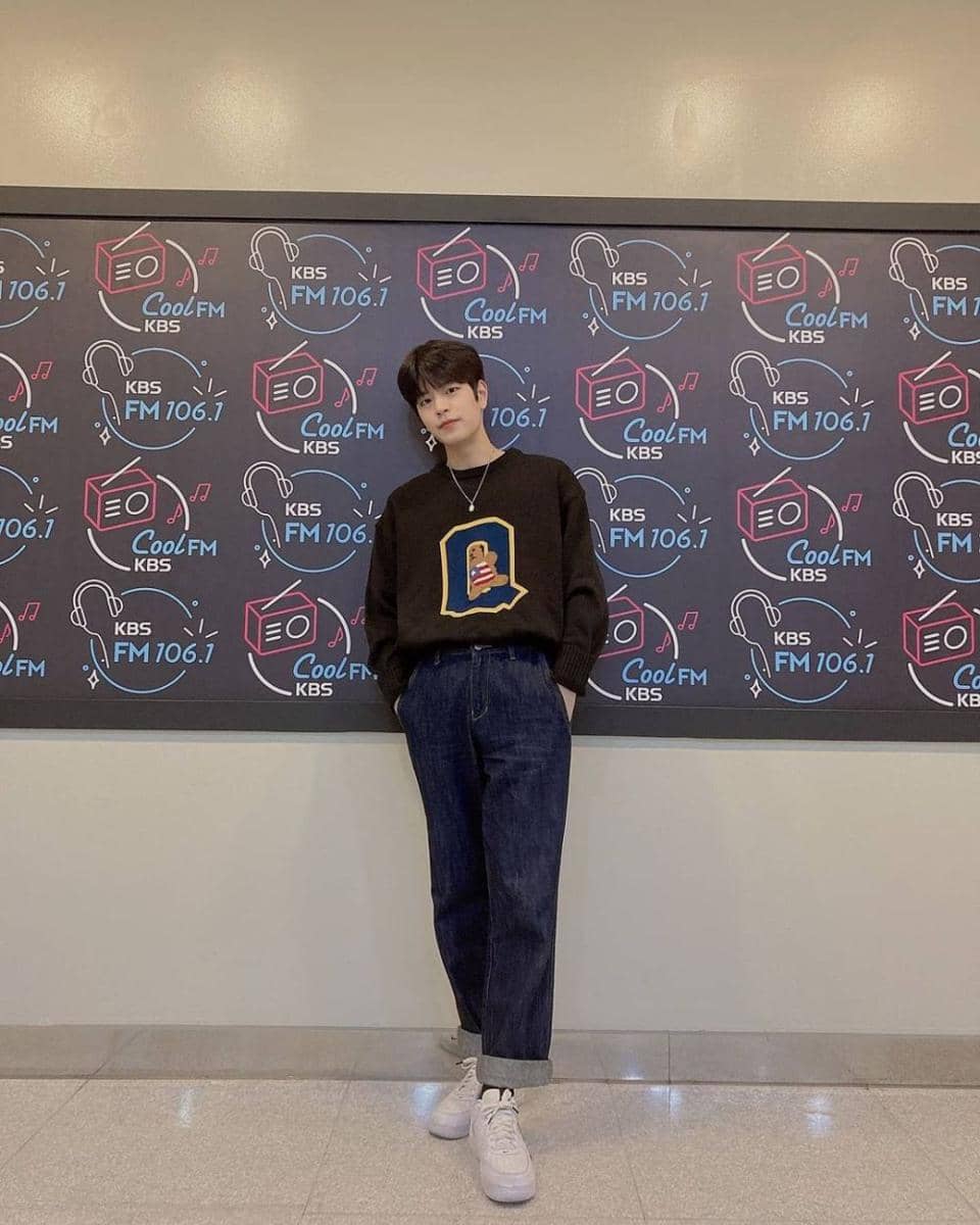 OOTD cowok mamba ala Seungmin Stray Kids (instagram.com/realstraykids)