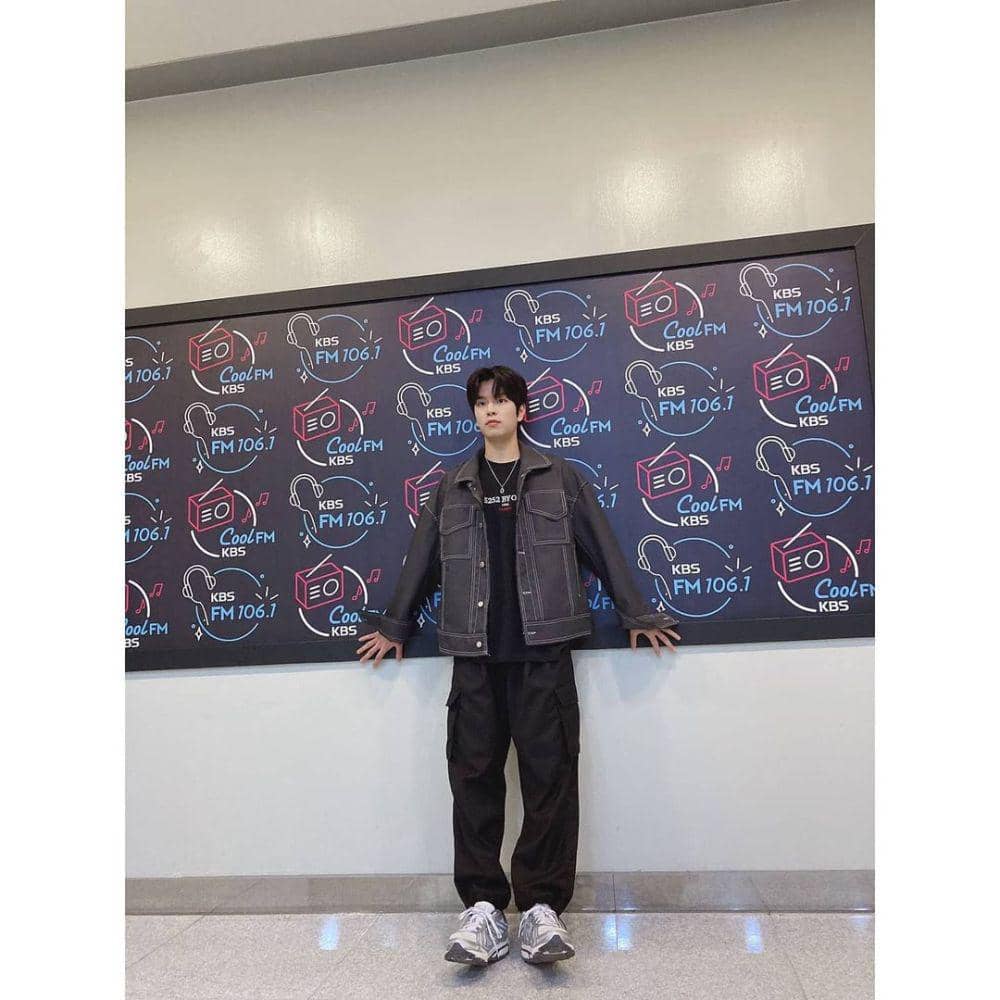 OOTD cowok mamba ala Seungmin Stray Kids (instagram.com/realstraykids)