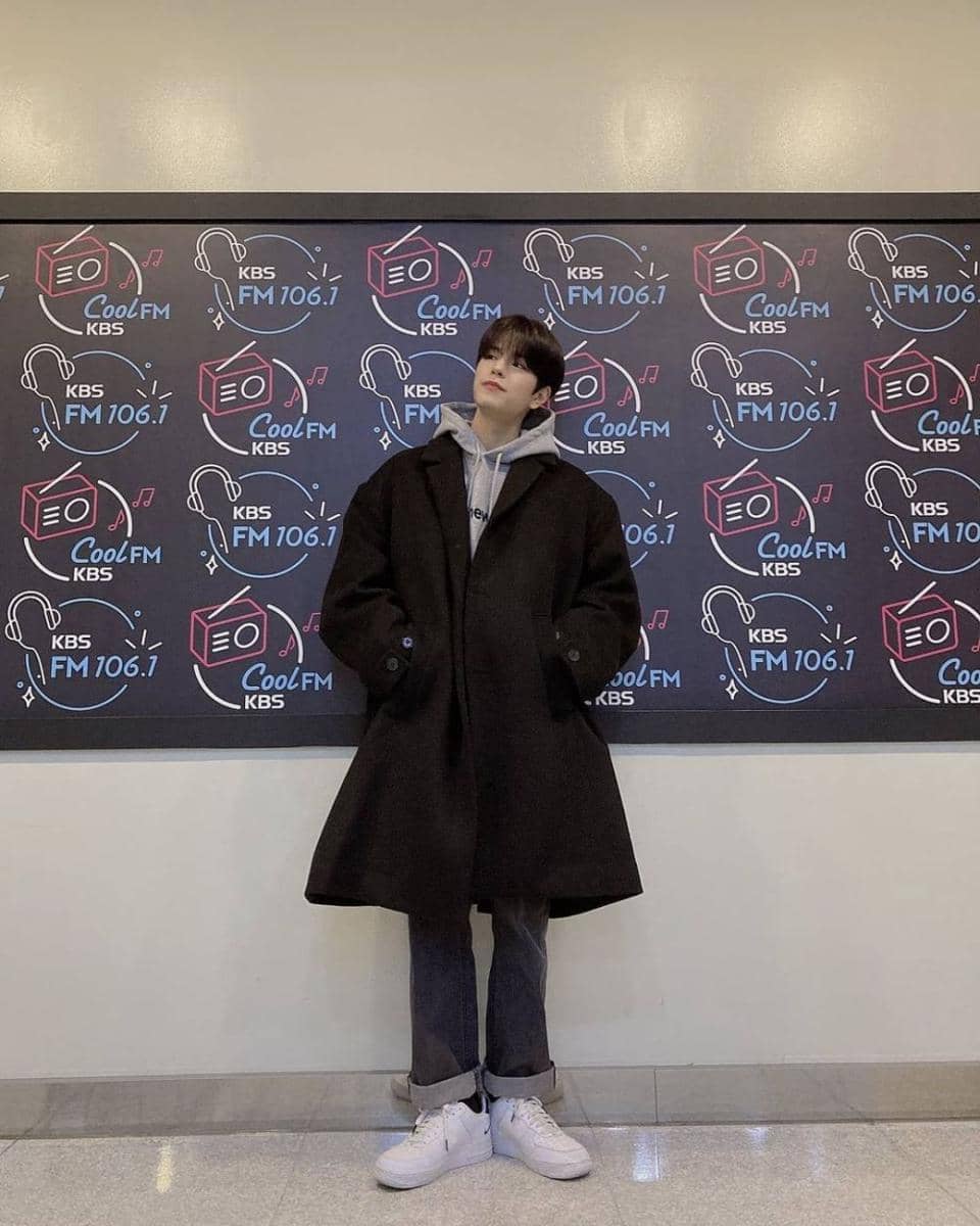 OOTD cowok mamba ala Seungmin Stray Kids (instagram.com/realstraykids)