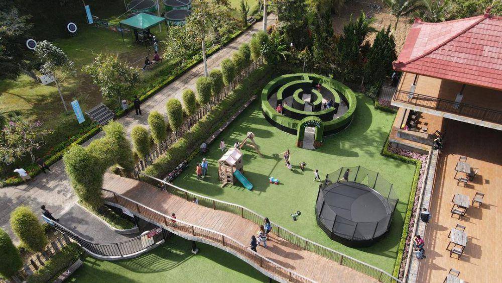 Ada area bermain anak-anak yang lengkap (Instagram.com/@the_silas_agrotourism)