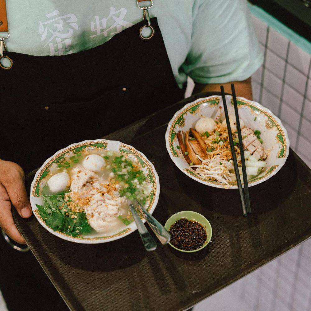 Bihun ayam kuah wijen dan mie pok ala Mifeng Kopitiam. Instagram/mifengkopitiam