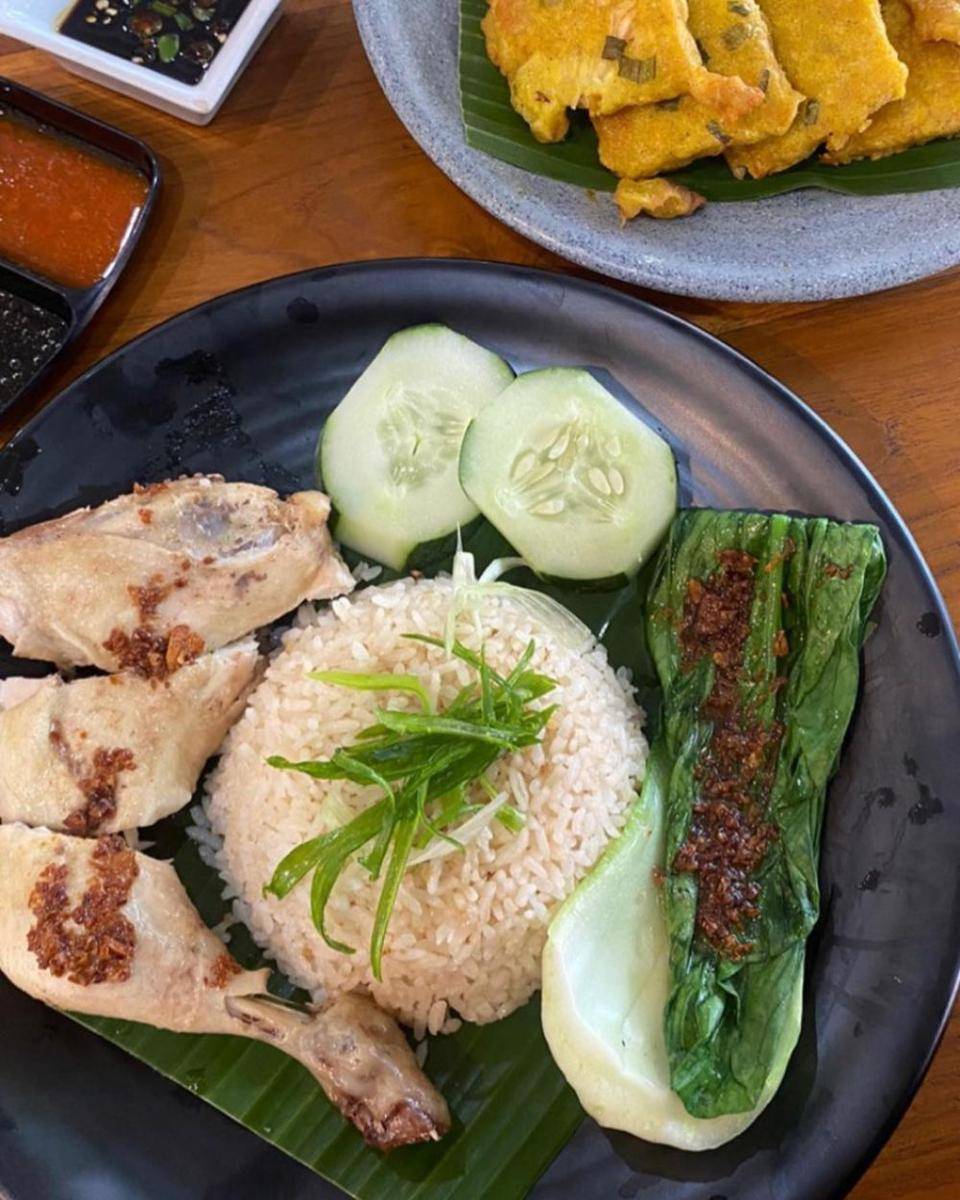 Nasi ayam hainan ala Ijen Kopitiam Malang. Instagram/ijen.kopitiam