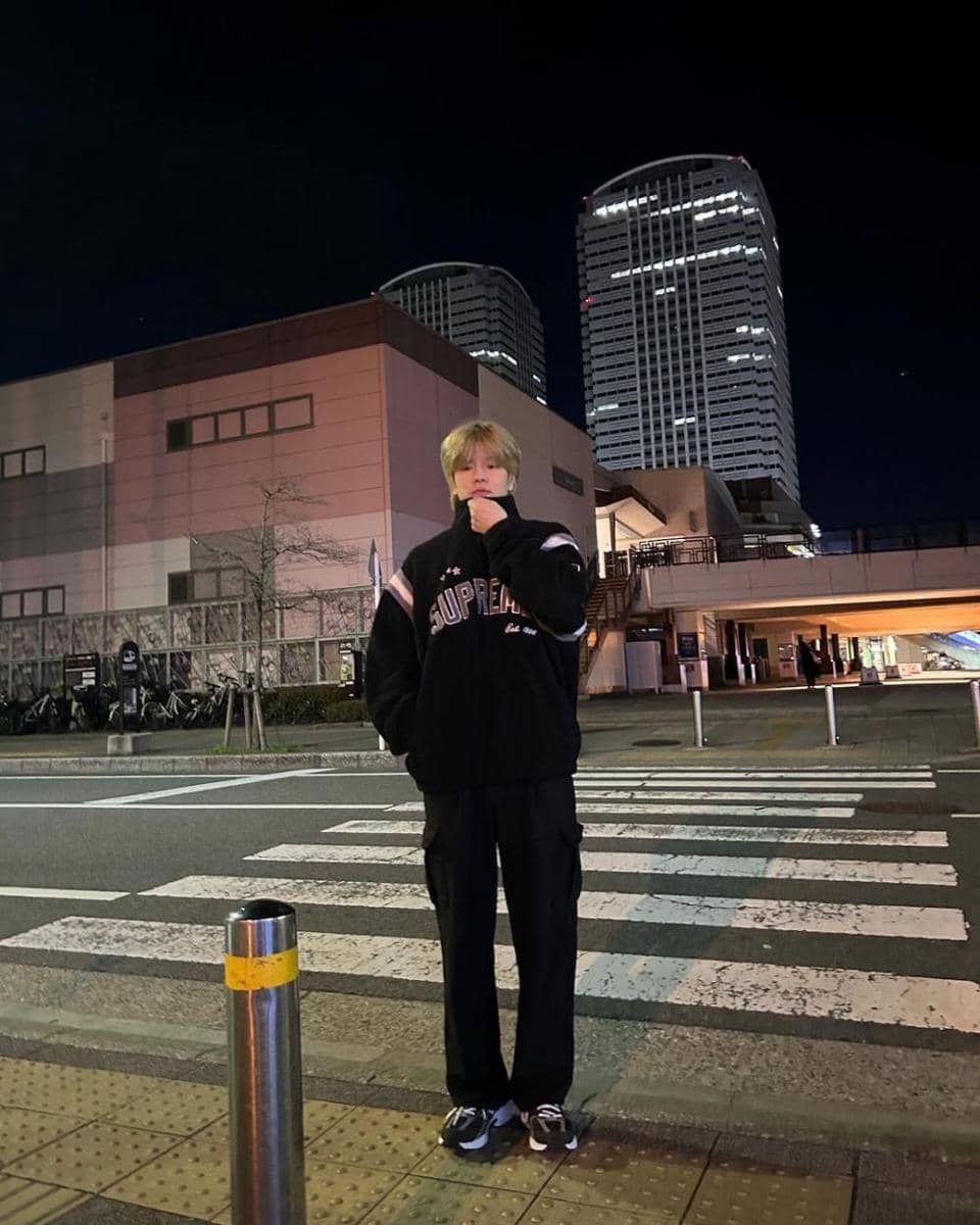 OOTD cowok mamba ala Seungmin Stray Kids (instagram.com/miniverse.___)