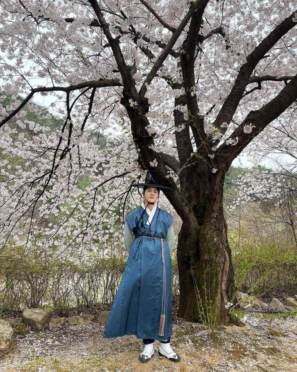 Suho di balik layar drakor Missing Crown Prince (instagram.com/kimjuncotton)