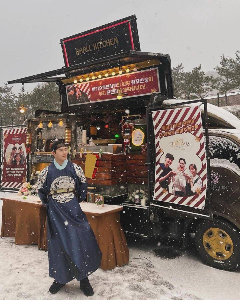 Suho di balik layar drakor Missing Crown Prince (instagram.com/kimjuncotton)