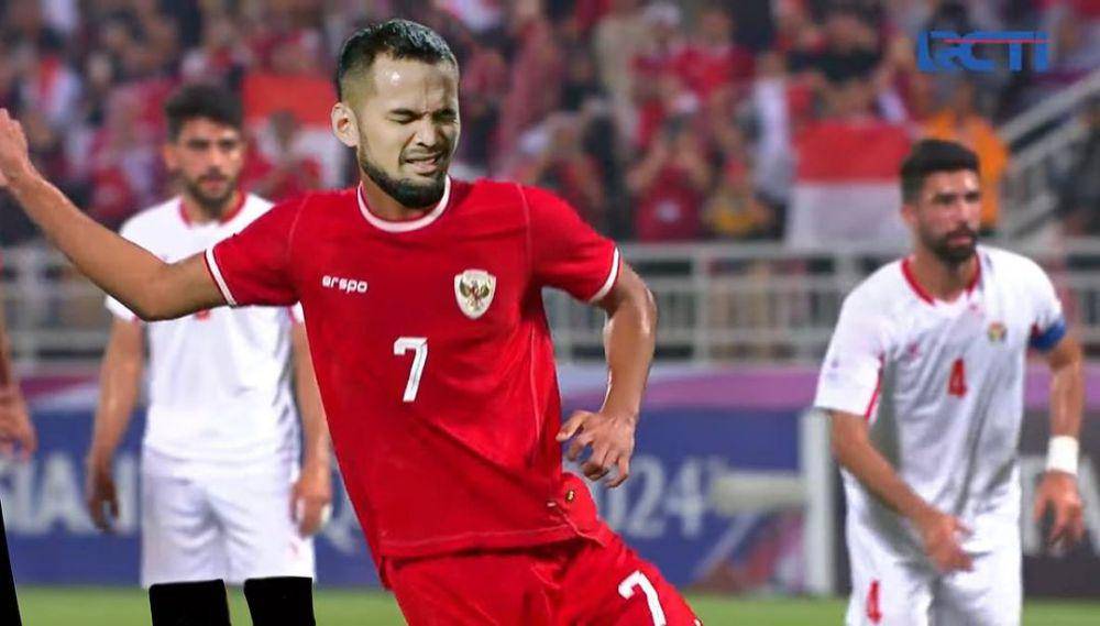 potret editan Teuku Wisnu nimbrung saat Timas U-23 menang lawan Yodanina U-23 (instagram.com/teukuwisnu)