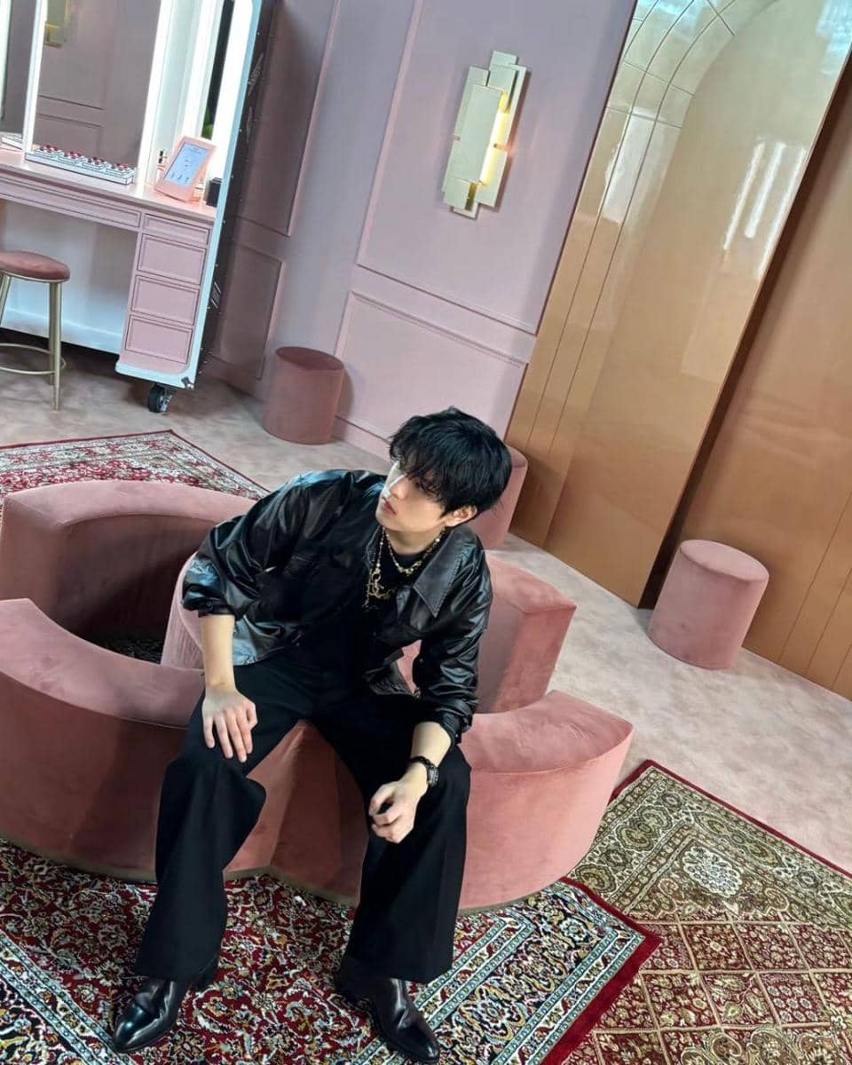 OOTD cowok mamba ala Seungmin Stray Kids (instagram.com/miniverse.___)
