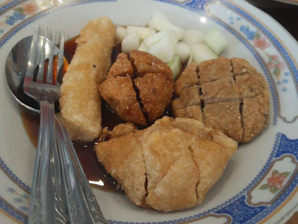 ilustrasi pempek (commons.wikimedia.org/Lylifolks)