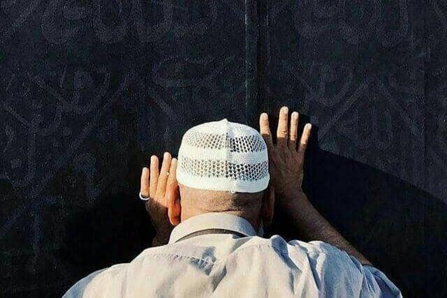 Ilustrasi menyentuh kabah. (Pinterest/kabir)
