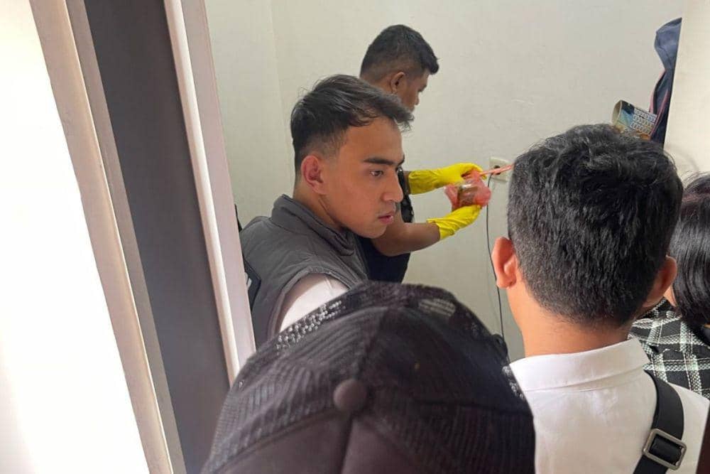 Penyidik Ditreskrimum Polda Metro Jaya melakukan olah TKP di Jalan Perjuangan Gang Kaum RT/004 RW/02 NO 35 Kelurahan Teluk pucung, Bekasi Utara, pada Selasa (23/4/2024). (dok. Humas Polda Metro Jaya)