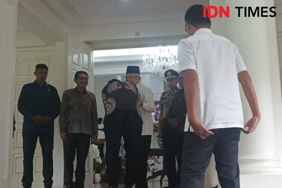Gibran Tiba di Rumah Dinas Wapres, Cium Tangan Ma'ruf