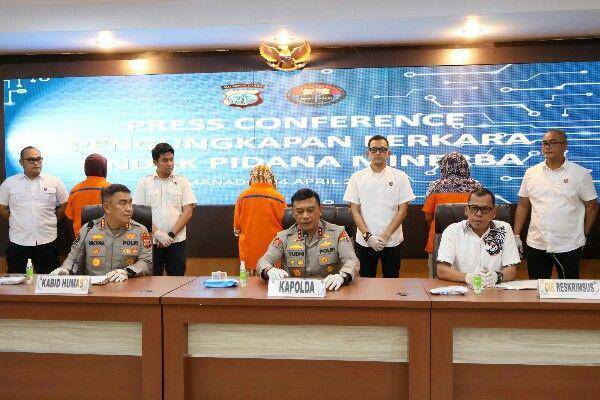 Polda Sulawesi Utara (Sulut) menyita 10 kilogram emas ilegal yang akan diselundupkan melalui Bandara Internasional Sam Ratulangi Manado/Humas Polda Sulut